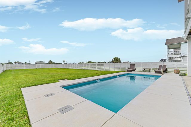 2515 103rd Street, Galveston, TX 77554