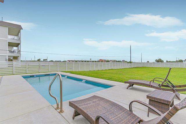 2515 103rd Street, Galveston, TX 77554