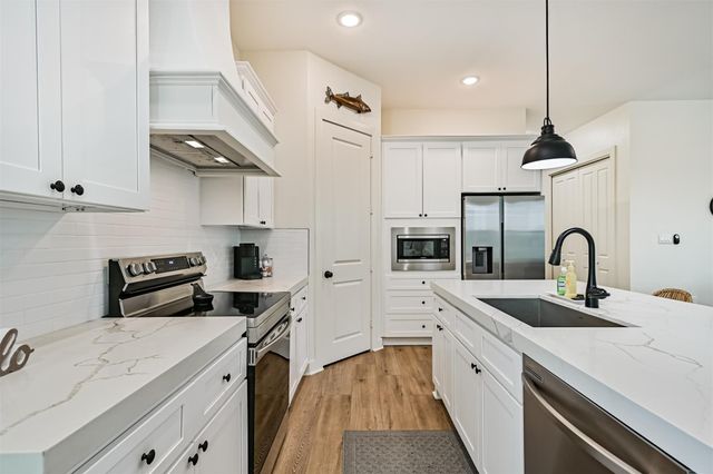 2515 103rd Street, Galveston, TX 77554