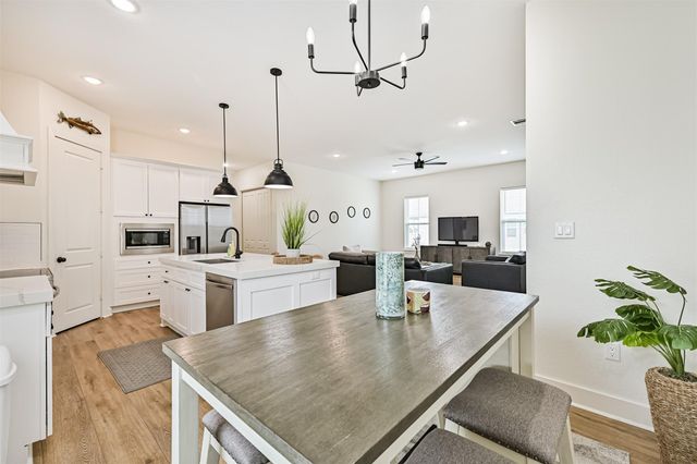 2515 103rd Street, Galveston, TX 77554
