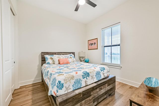 2515 103rd Street, Galveston, TX 77554