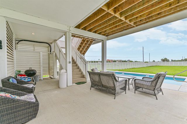 2515 103rd Street, Galveston, TX 77554