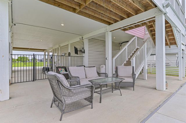 2515 103rd Street, Galveston, TX 77554