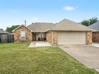 1009 Lawton, Moore, OK 73160