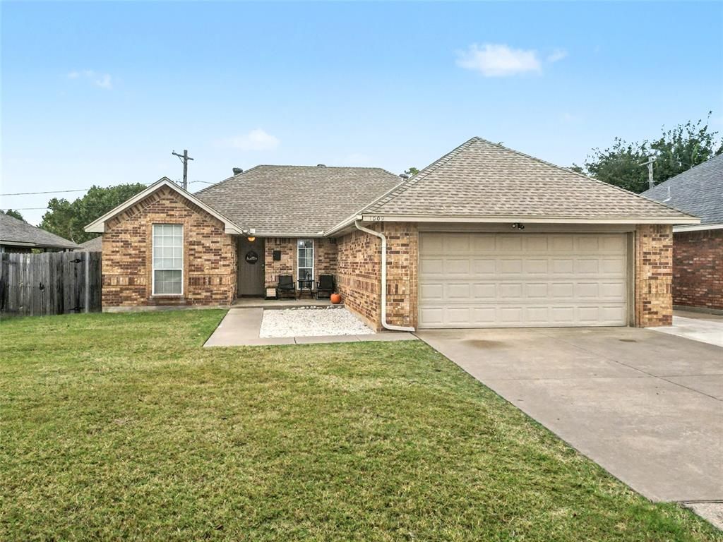 1009 Lawton, Moore, OK 73160