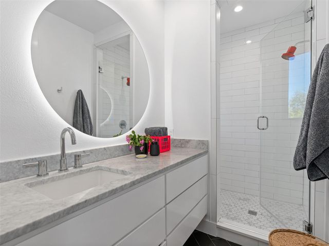 512 Sacramento DR A, Austin, TX 78704