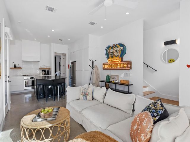 512 Sacramento DR A, Austin, TX 78704