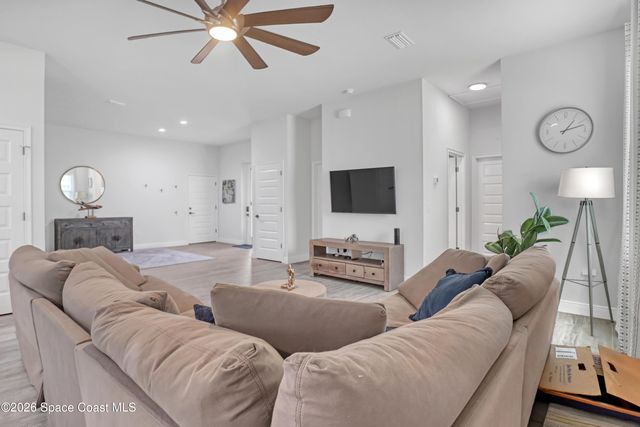 910 Windmill Street SE, Palm Bay, FL 32909