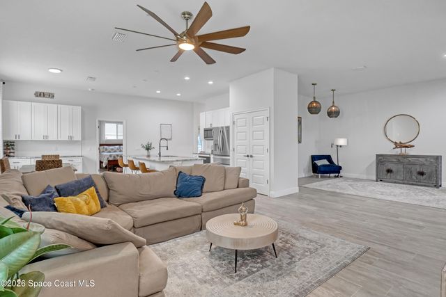 910 Windmill Street SE, Palm Bay, FL 32909