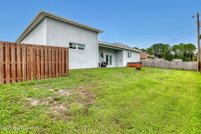 910 Windmill Street SE, Palm Bay, FL 32909