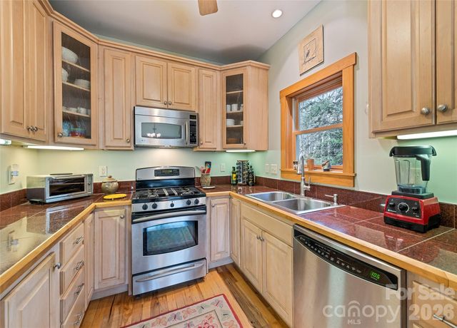 553 River Bend Drive, Mars Hill, NC 28754