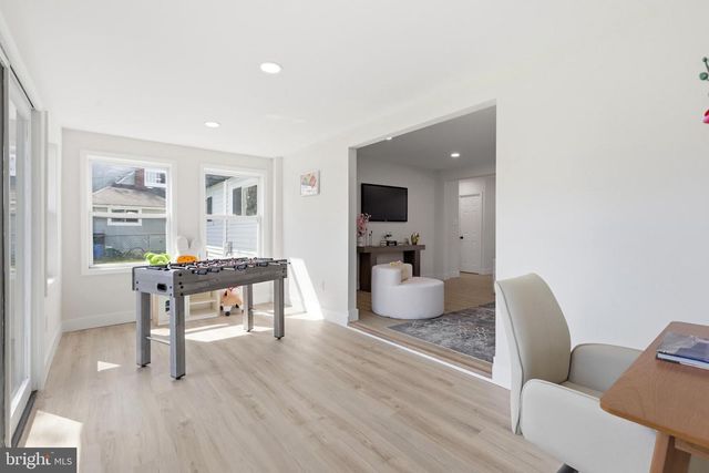 110 DEEP DALE DR E, Levittown, PA 19056