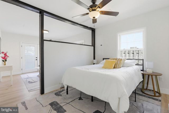 110 DEEP DALE DR E, Levittown, PA 19056