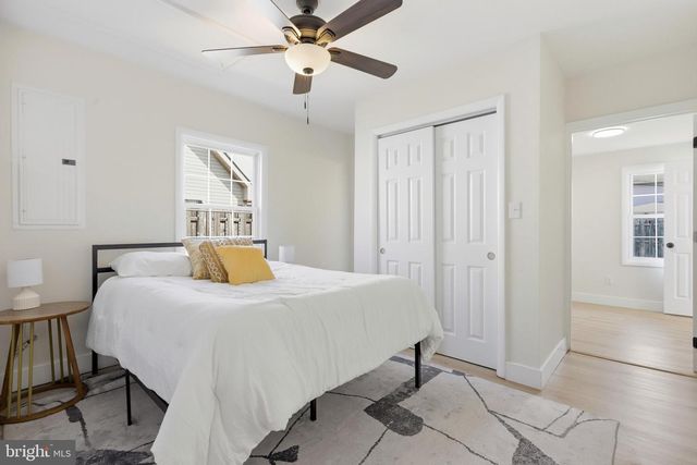 110 DEEP DALE DR E, Levittown, PA 19056