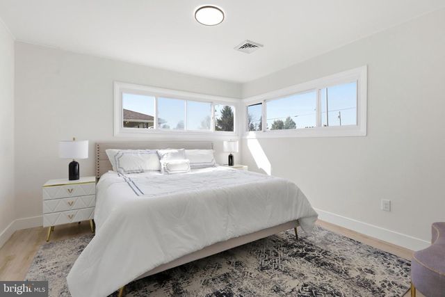 110 DEEP DALE DR E, Levittown, PA 19056