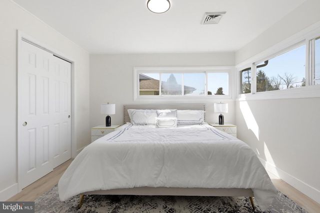 110 DEEP DALE DR E, Levittown, PA 19056