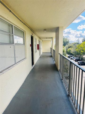 3070 NW 48th Ter 413, Lauderdale Lakes, FL 33313