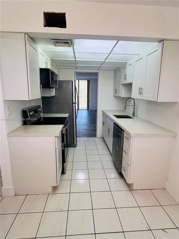 3070 NW 48th Ter 413, Lauderdale Lakes, FL 33313