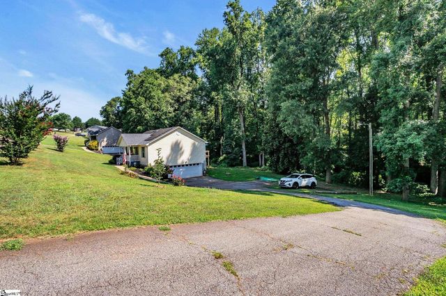 145 Austin Place Drive, Boiling Springs, SC 29319