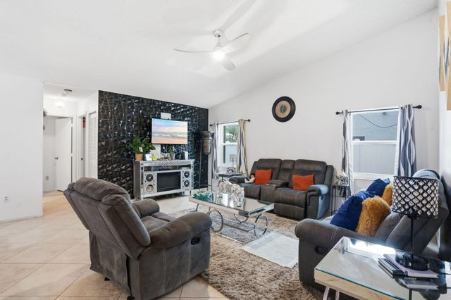 2171 NW 76th Avenue, Margate, FL 33063