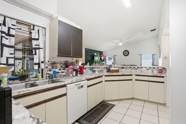2171 NW 76th Avenue, Margate, FL 33063