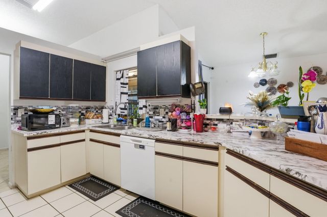 2171 NW 76th Avenue, Margate, FL 33063