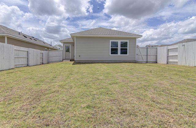 156 Tillage RD, Elgin, TX 78621