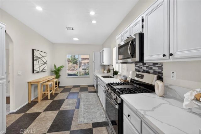12755 Berrydale, Victorville, CA 92392