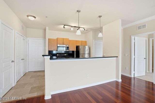 8290 GATE Parkway 512, Jacksonville, FL 32216