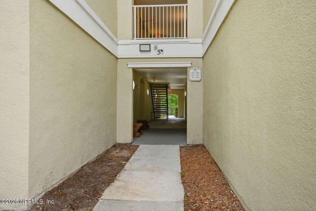 8290 GATE Parkway 512, Jacksonville, FL 32216