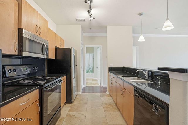 8290 GATE Parkway 512, Jacksonville, FL 32216