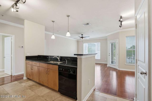 8290 GATE Parkway 512, Jacksonville, FL 32216