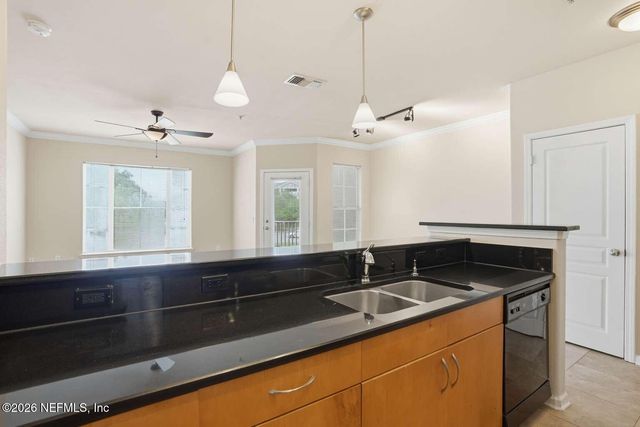 8290 GATE Parkway 512, Jacksonville, FL 32216