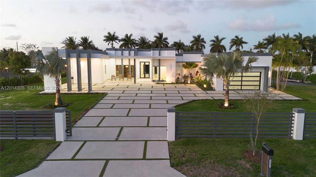 13231 SW 220 Street, Miami, FL 33170