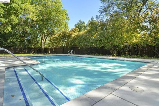 10 Pomfret Walk, Pleasant Hill, CA 94523