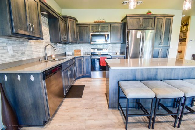 412 Hampton Drive W, Moorhead, MN 56560