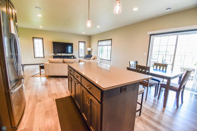 412 Hampton Drive W, Moorhead, MN 56560