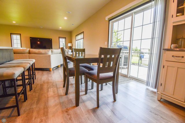 412 Hampton Drive W, Moorhead, MN 56560