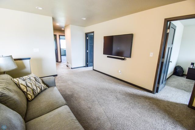 412 Hampton Drive W, Moorhead, MN 56560