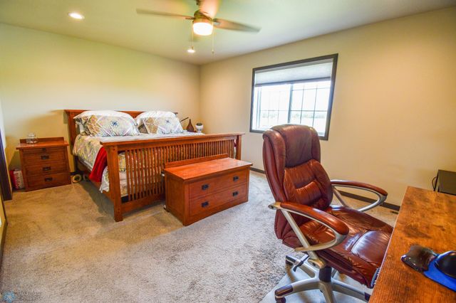 412 Hampton Drive W, Moorhead, MN 56560