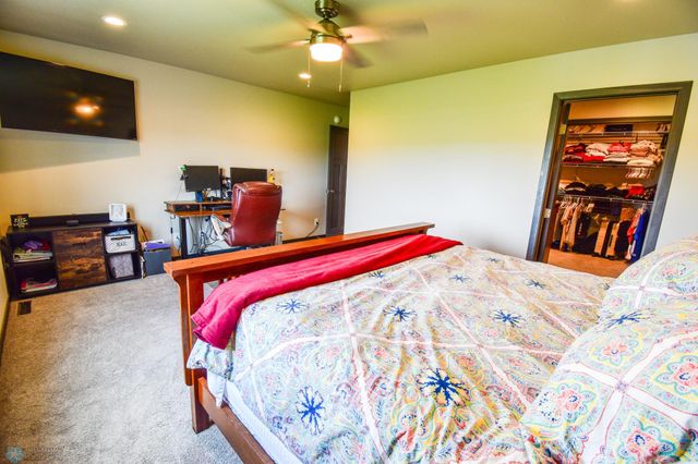 412 Hampton Drive W, Moorhead, MN 56560