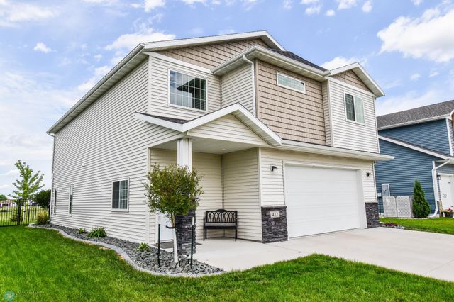 412 Hampton Drive W, Moorhead, MN 56560
