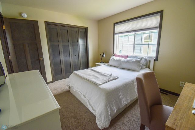 412 Hampton Drive W, Moorhead, MN 56560