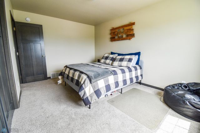 412 Hampton Drive W, Moorhead, MN 56560