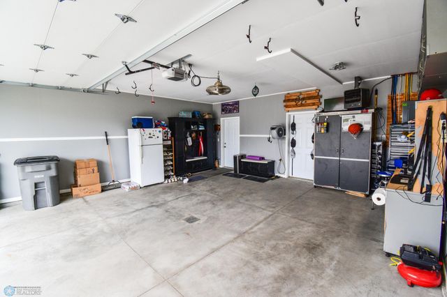412 Hampton Drive W, Moorhead, MN 56560