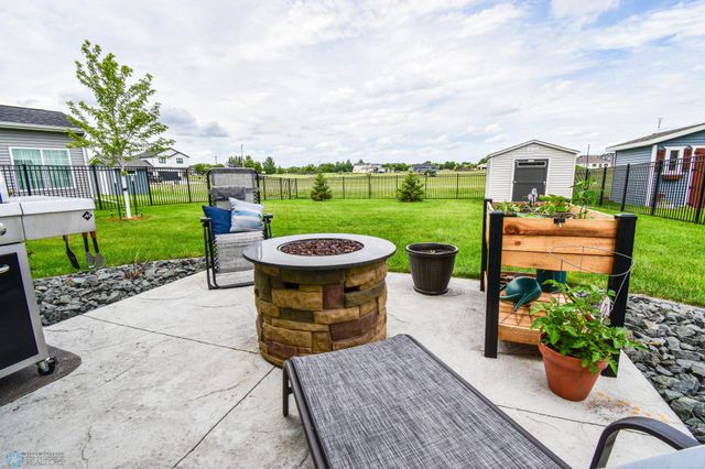 412 Hampton Drive W, Moorhead, MN 56560