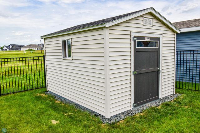 412 Hampton Drive W, Moorhead, MN 56560