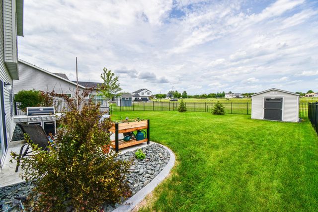 412 Hampton Drive W, Moorhead, MN 56560