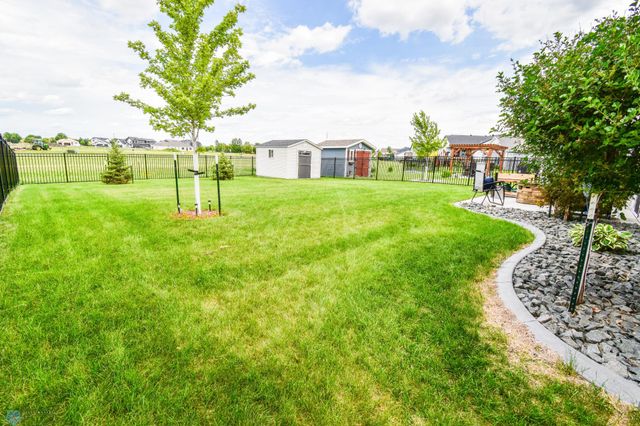 412 Hampton Drive W, Moorhead, MN 56560