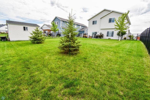 412 Hampton Drive W, Moorhead, MN 56560